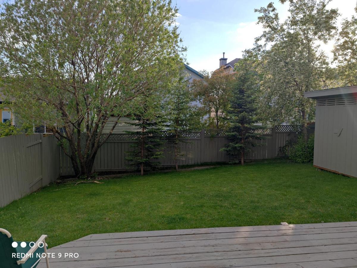 Lovely Home Calgary Exterior photo