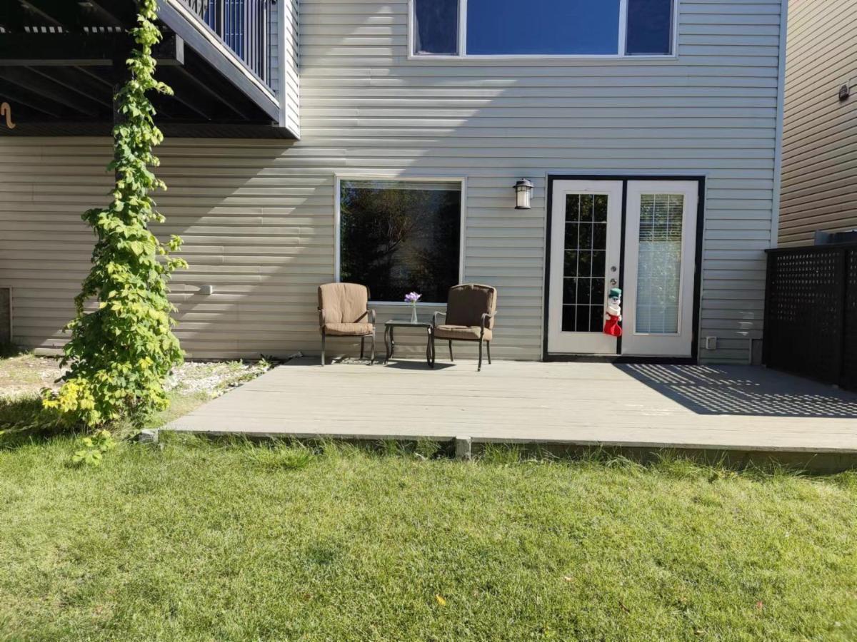 Lovely Home Calgary Exterior photo